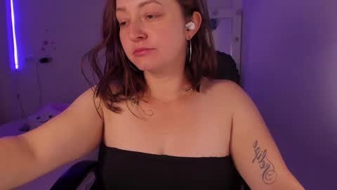 Snapshot of iris_marroquin chatting on December 23, 2024, 3:01 pm natalia online show from December 23, 2024, 3:01 pm