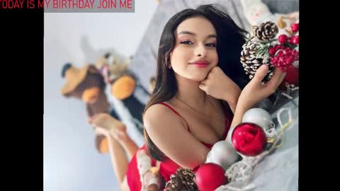 iris felix  online show from December 4, 2024, 12:30 am