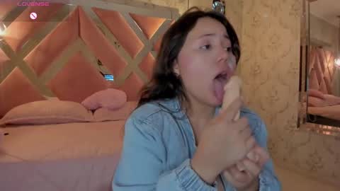 Mia  online show from January 11, 2025, 2:36 pm