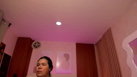 Mia  online show from September 11, 2025, 10:37 am