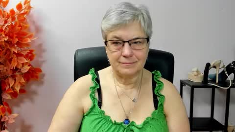 Snapshot of iris_xdesire chatting on December 19, 2025, 7:26 am I R I S online show from December 19, 2025, 7:26 am