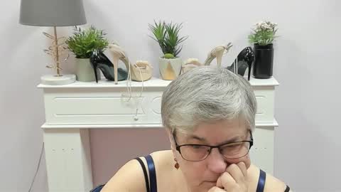 Snapshot of iris_xdesire chatting on January 7, 2026, 7:22 am I R I S online show from January 7, 2026, 7:22 am