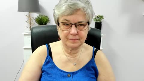 Snapshot of iris_xdesire chatting on April 16, 2026, 6:14 am I R I S online show from April 16, 2026, 6:14 am