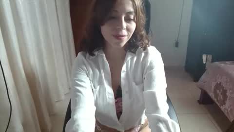 irisarellano_ online show from May 9, 2026, 2:55 pm