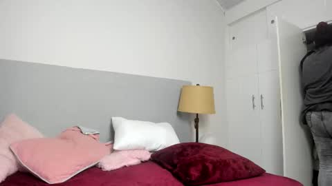 iris blomm online show from March 24, 2026, 6:02 pm