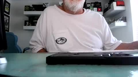 Snapshot of irishdudeloveoib chatting on September 19, 2025, 12:17 pm Irishdudelove online show from September 19, 2025, 12:17 pm