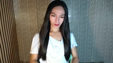 IRISH AND TRIXIE online show from April 23, 2026, 1:51 am