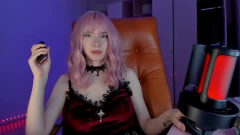 Miss Iris Fansly Miss Iris new inst.  online show from May 3, 2026, 3:51 pm
