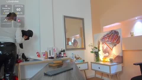 Snapshot of iriss_1 chatting on December 23, 2024, 1:24 pm Iriss online show from December 23, 2024, 1:24 pm