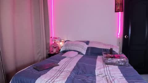 Iriss  online show from December 15, 2025, 8:13 pm