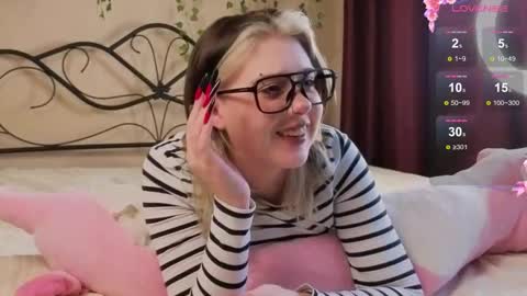 I am Cutie Iris3 online show from September 19, 2025, 8:27 am