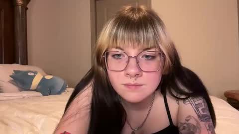 irissweets online show from May 24, 2026, 2:05 am