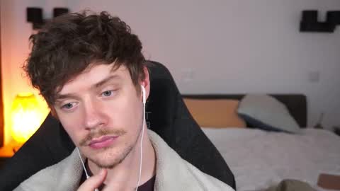 Snapshot of ironthud chatting on October 3, 2025, 3:53 pm Sam online show from October 3, 2025, 3:53 pm