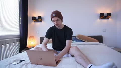 Sam online show from April 26, 2026, 12:58 pm