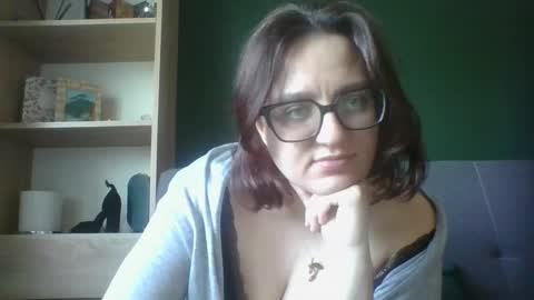 Snapshot of irresistibleparis chatting on April 24, 2026, 5:43 am Paris online show from April 24, 2026, 5:43 am