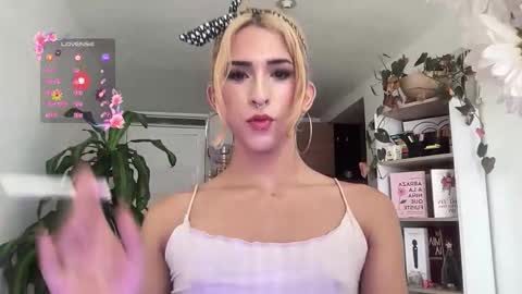 Isabella online show from January 14, 2026, 4:12 pm