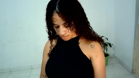 Snapshot of isa_bellaxx23 chatting on June 9, 2026, 11:27 pm isa_bellaxx23 online show from June 9, 2026, 11:27 pm