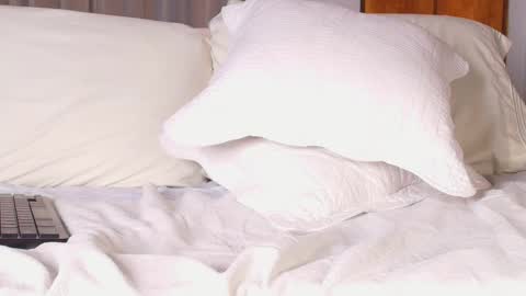 Isa online show from October 21, 2025, 12:22 am