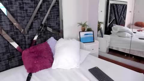 oIssaJonneso online show from February 19, 2026, 1:07 pm