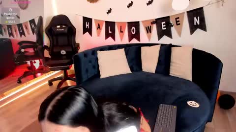 ISA ROUSE  online show from October 7, 2025, 2:31 am