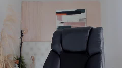 isaac_cryston online show from October 23, 2025, 7:34 pm