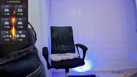 isaac online show from November 17, 2025, 8:25 pm