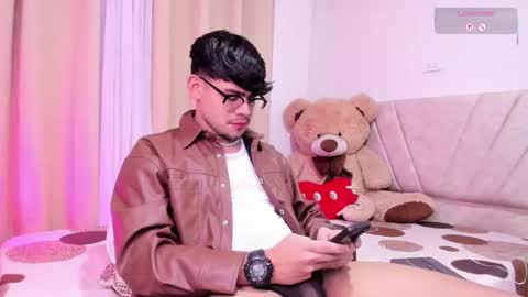 Isaac Saenz. online show from February 5, 2026, 12:54 pm