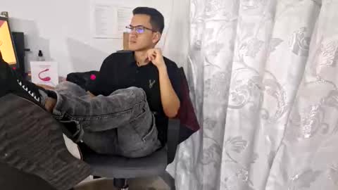 Snapshot of isaac_winter_ chatting on October 22, 2025, 4:13 am Isaac online show from October 22, 2025, 4:13 am