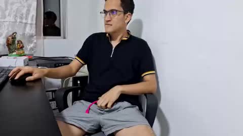 Snapshot of isaac_winter_ chatting on November 13, 2025, 5:50 am Isaac online show from November 13, 2025, 5:50 am