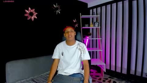 Snapshot of isaacblack_ chatting on October 16, 2025, 5:19 am IsaacBlack  online show from October 16, 2025, 5:19 am