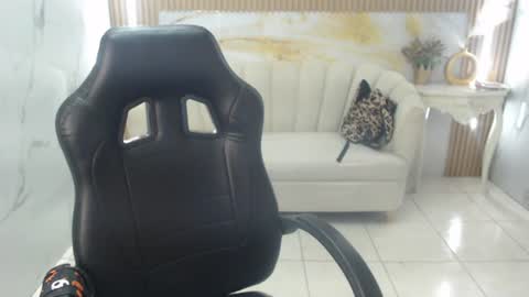 Snapshot of isabeau_s chatting on June 13, 2026, 1:20 pm isabeau_s online show from June 13, 2026, 1:20 pm