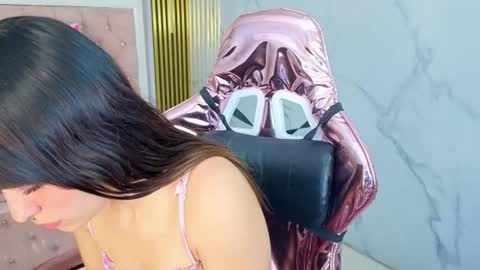 Snapshot of isabeau_s chatting on June 25, 2026, 1:37 pm isabeau_s online show from June 25, 2026, 1:37 pm