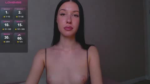 Bella online show from November 21, 2025, 1:10 pm