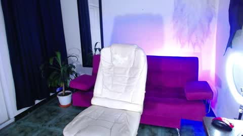 isabel online show from February 24, 2026, 2:09 am