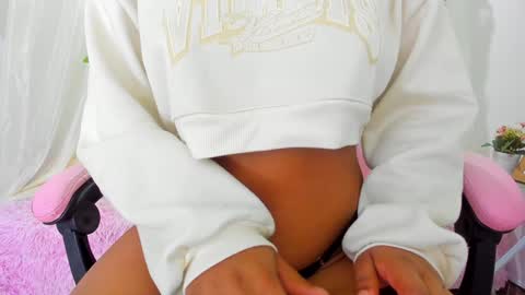 Snapshot of isabela_gonzalez_ chatting on December 17, 2024, 7:50 am ISA online show from December 17, 2024, 7:50 am