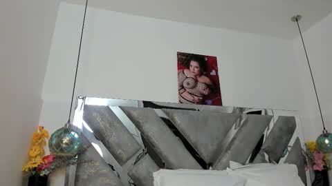 Snapshot of isabela_parkerr chatting on February 8, 2026, 5:22 am Mommy Isa online show from February 8, 2026, 5:22 am