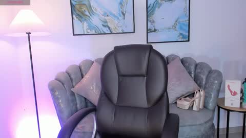 isabela romano online show from November 14, 2025, 12:53 am