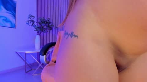 Snapshot of isabelbornner chatting on February 1, 2025, 9:54 am Isabel Bornner online show from February 1, 2025, 9:54 am
