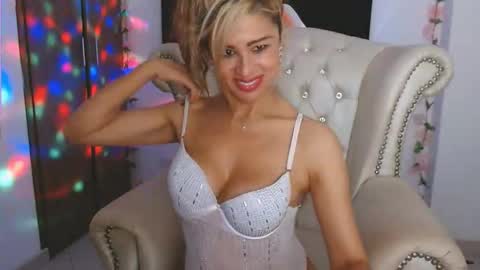 Snapshot of isabelhot1 chatting on March 15, 2026, 11:33 pm Isabel online show from March 15, 2026, 11:33 pm