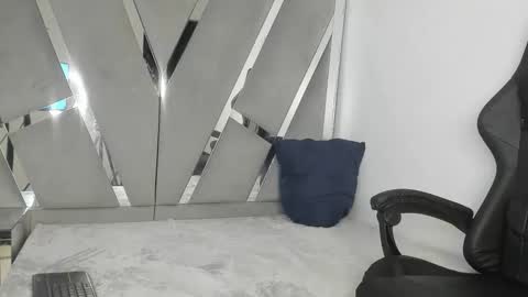 isabelht online show from February 3, 2026, 5:05 am