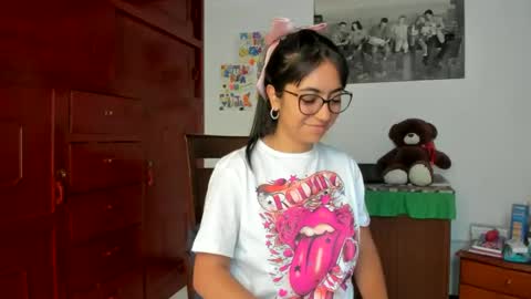 Isabella22 1 online show from December 23, 2024, 1:56 pm