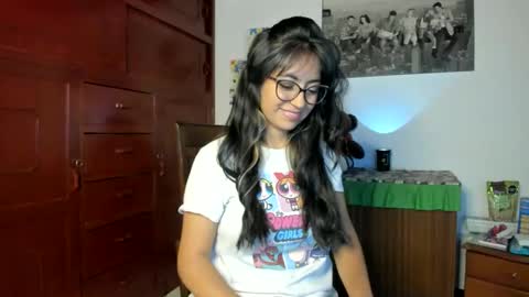 Isabella22 1 online show from January 3, 2025, 11:44 pm