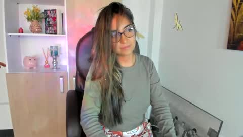 Isabella22 1 online show from March 12, 2025, 4:56 pm