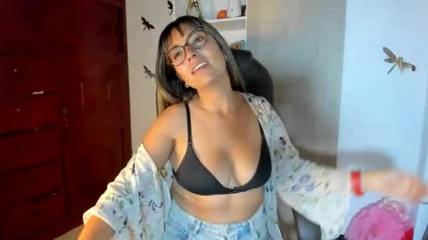 Snapshot of isabella22_1 chatting on April 18, 2026, 4:05 am Isabella22 1 online show from April 18, 2026, 4:05 am