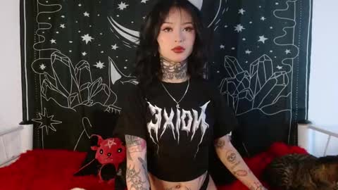 Snapshot of isabella__dark chatting on October 17, 2025, 9:50 pm online show from October 17, 2025, 9:50 pm