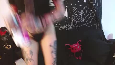 Snapshot of isabella__dark chatting on October 30, 2025, 10:10 pm online show from October 30, 2025, 10:10 pm