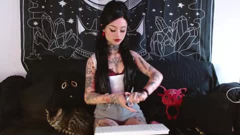 Snapshot of isabella__dark chatting on October 31, 2025, 9:38 pm online show from October 31, 2025, 9:38 pm