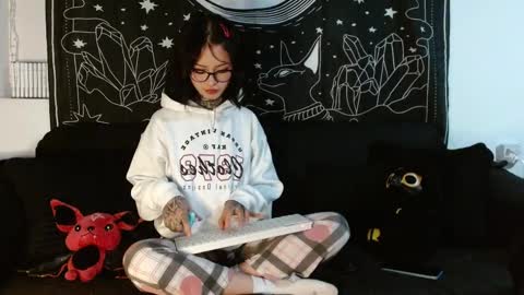 Snapshot of isabella__dark chatting on November 15, 2025, 11:43 pm online show from November 15, 2025, 11:43 pm