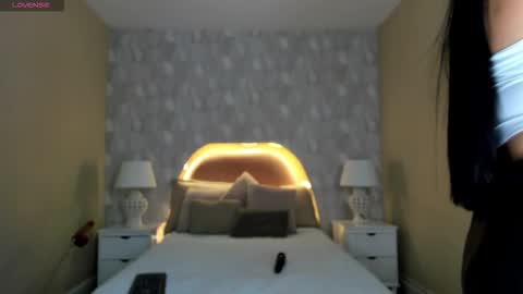 isabella__milf online show from March 1, 2026, 12:18 pm