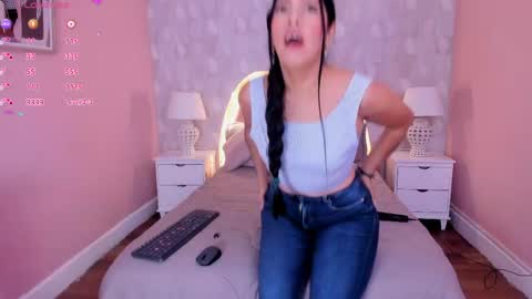 isabella__milf online show from April 29, 2026, 7:09 pm